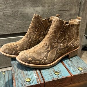 Sofft women’s leather suede booties. Sz 7.5.